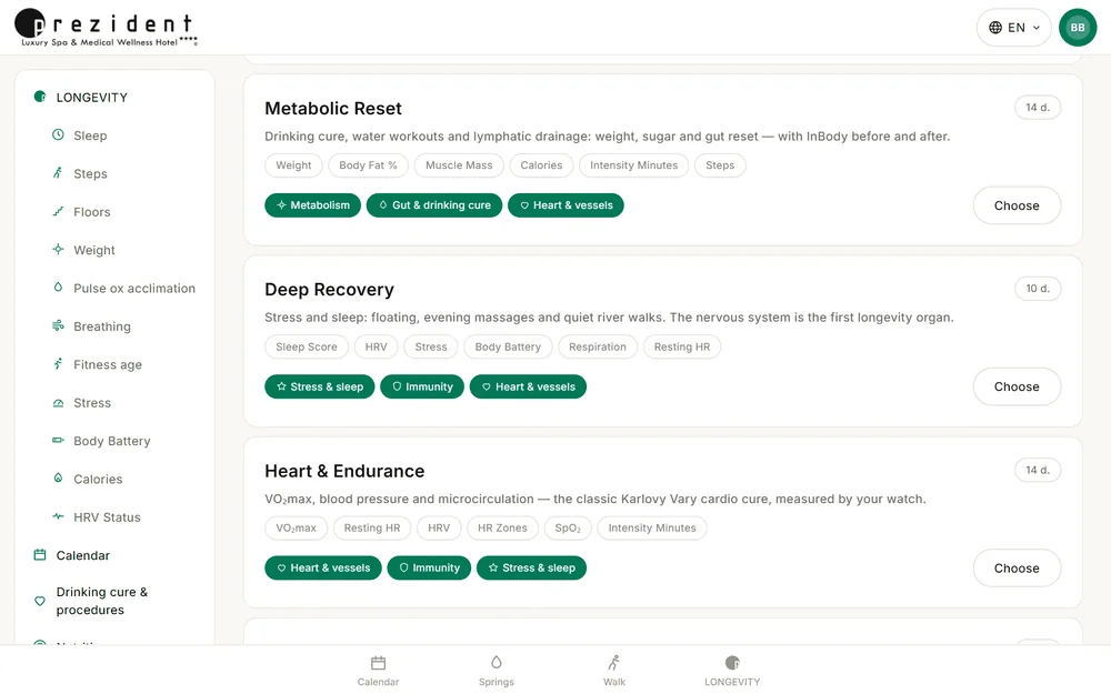 بطاقة البرنامج في البوابة: المؤشرات الستة نفسها المعروضة على الموقع، ومدة الكورس، وزر «Choose» لاختيار البرنامج